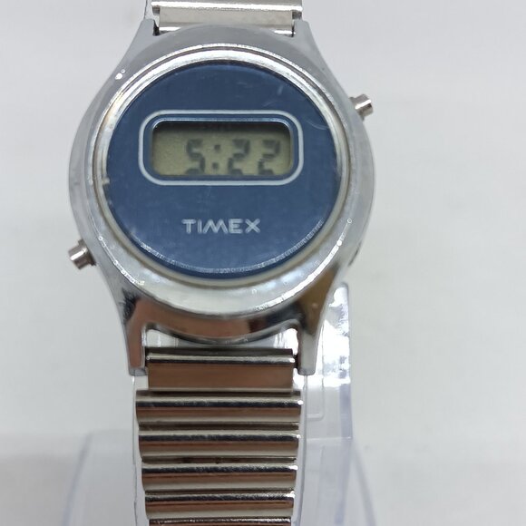 Vintage Timex Women\'s 27mm Silver Tone Blue Dial Digital Watch NEW BATTERY main image 5